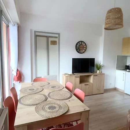 Loc4loc - Le Castel St Nicolas - *